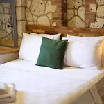 Alojamento de Acomodação e Pequeno-almoço Naya Port Alacati