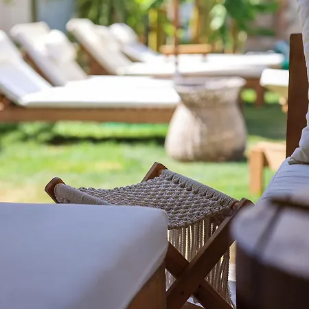 Bed & Breakfast Naya Port *