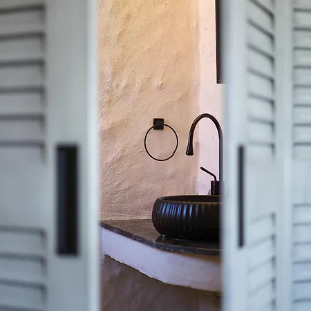 Bed & Breakfast Naya Port *