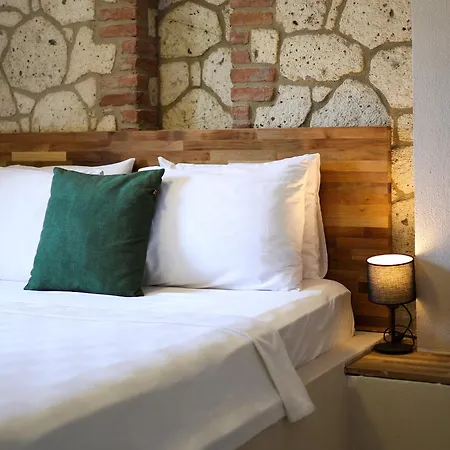 Bed & Breakfast Naya Port *