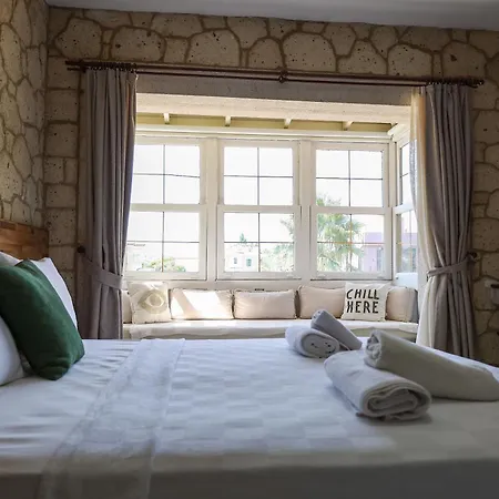 Bed & Breakfast Naya Port *