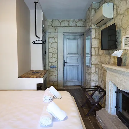 Naya Port Bed & Breakfast *