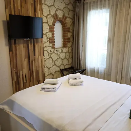 Naya Port Bed & Breakfast *