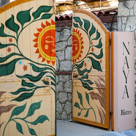 Naya Port Bed & Breakfast *