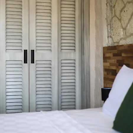 Naya Port Bed & Breakfast *